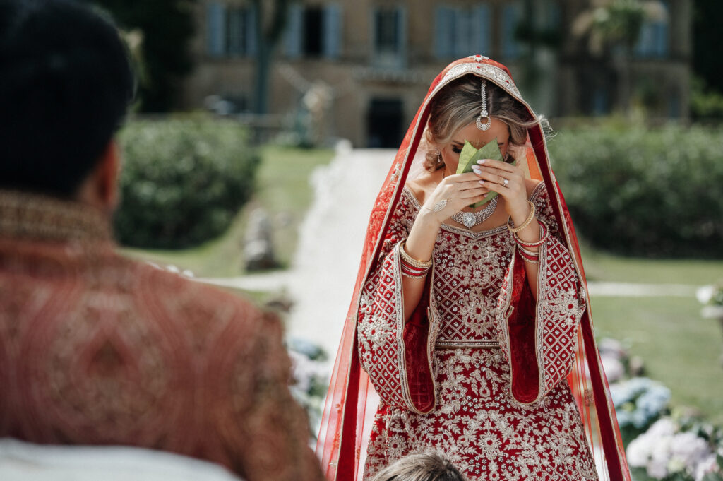 the bride doing an indian ritual during the ceremony at chateau de robernier 